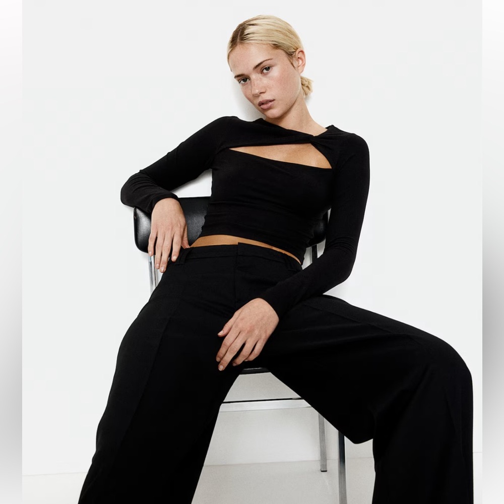 H&M TWIST-DETAIL CROP LONG SLEEVE STRETCH TOP BLACK - Picture 2 of 10